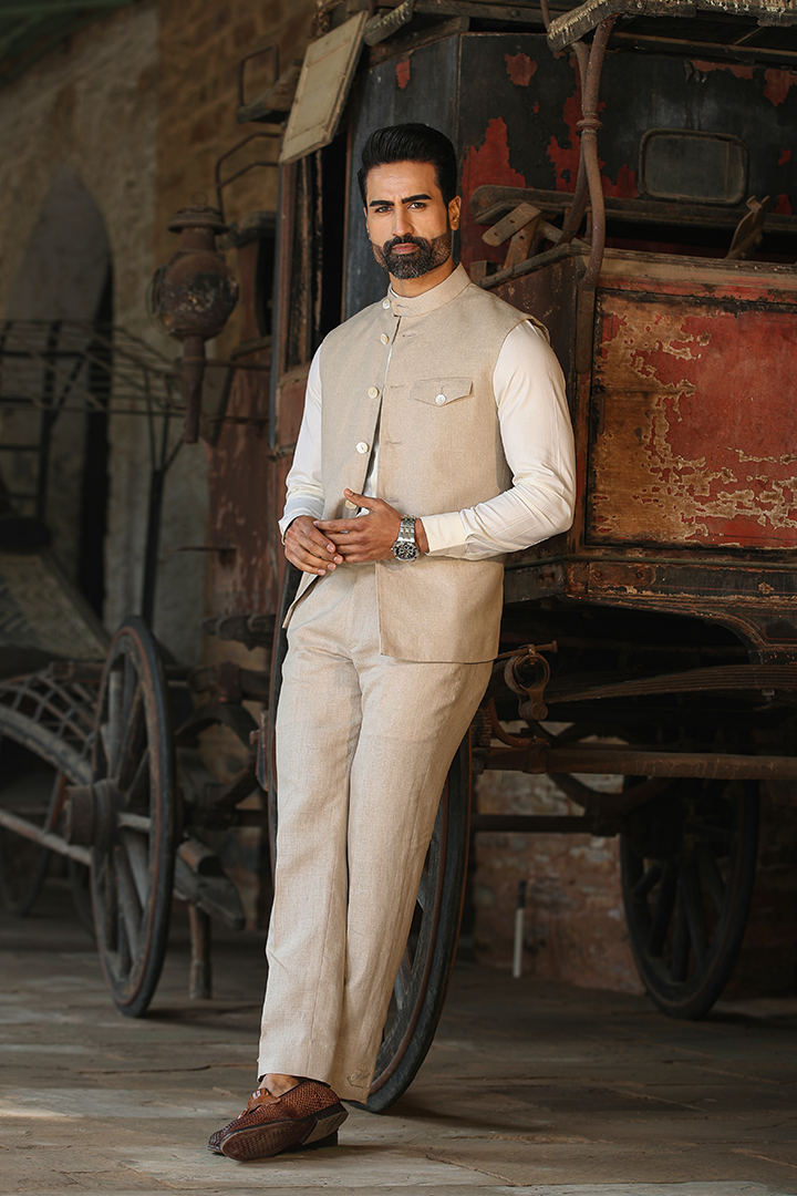 Beige Buttoned Collar Bandi Set