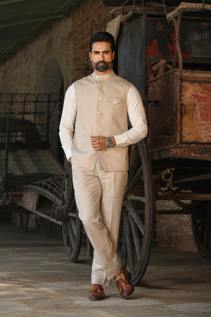 Beige Buttoned Collar Bandi Set