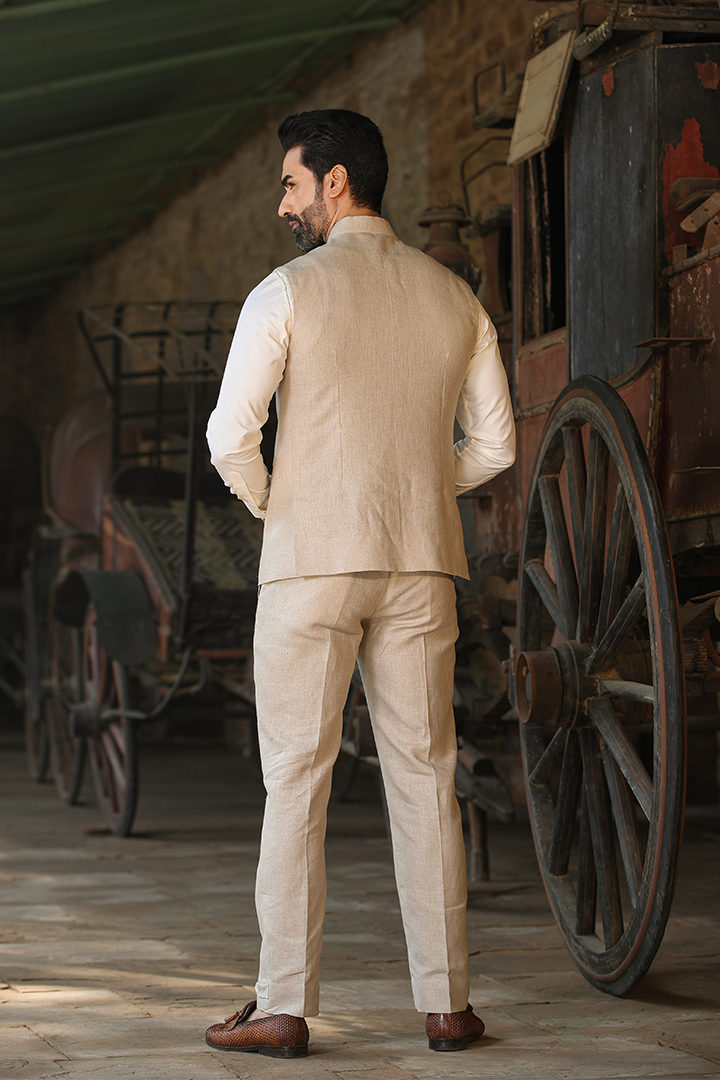 Beige Buttoned Collar Bandi Set