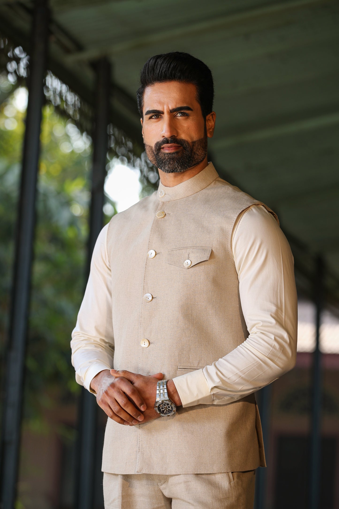 Beige Buttoned Collar Bandi Set