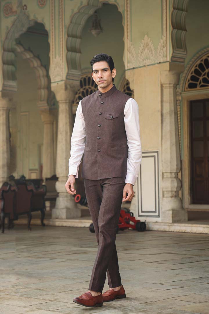 Brown Buttoned Collar Bandi Set