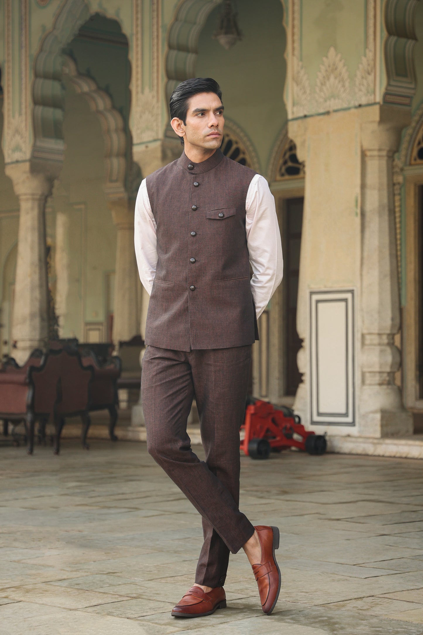 Brown Buttoned Collar Bandi Set