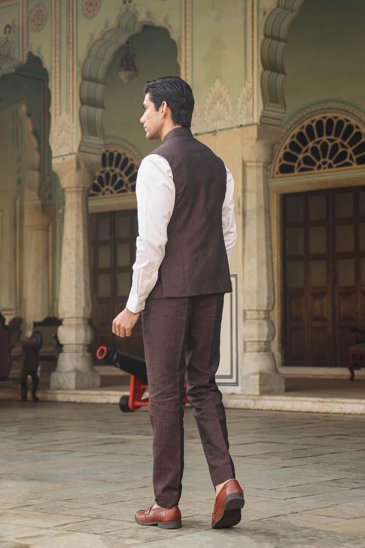 Brown Buttoned Collar Bandi Set