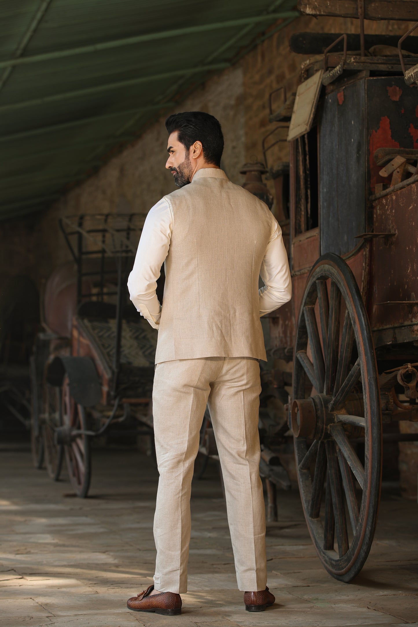 Beige Buttoned Collar Bandi