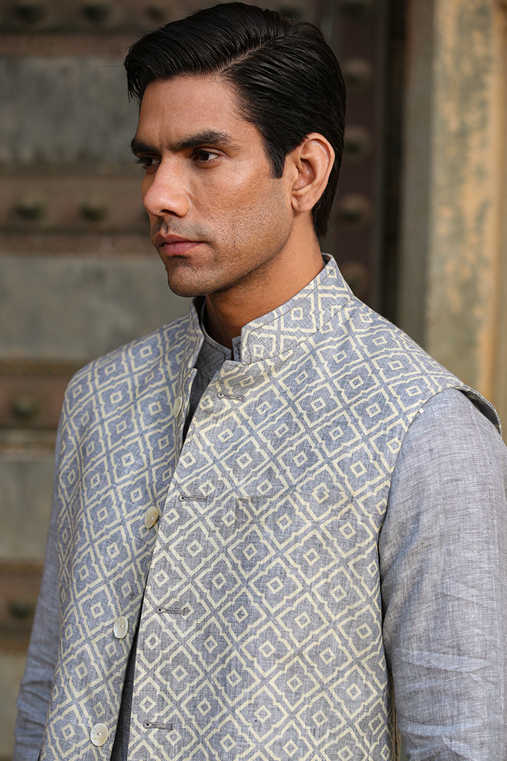 Grey Signature Reversible Moroccon Bandi & Kurta Set